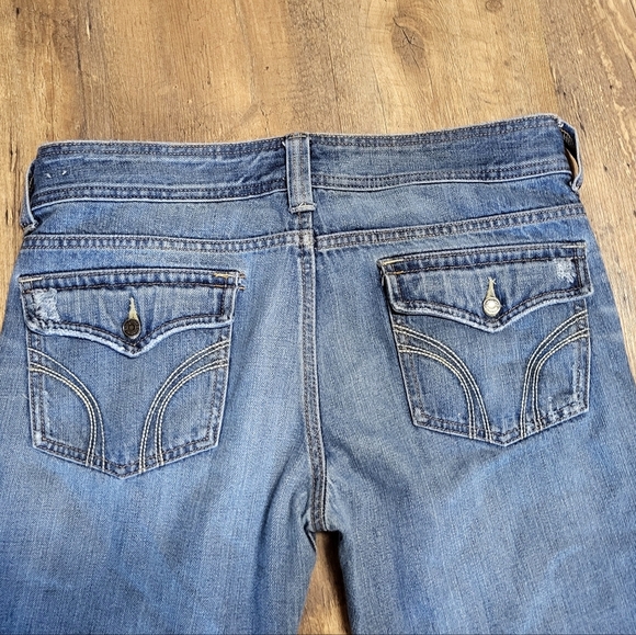 Hollister- EUC - Low Rise, Wide Leg, Medium Wash,  Distressed Look, Size 11 - Picture 4 of 6